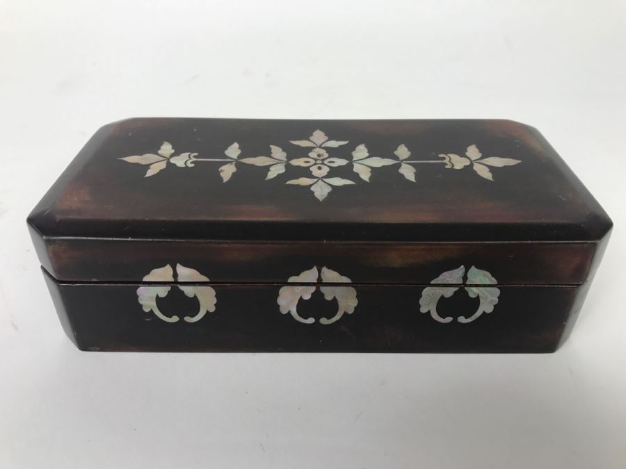 Japanese Made In Occupied Japan Maruni Lacquerware Box With Mother Of Pearl Inlay Filled With Sewing Supplies [Photo 4]