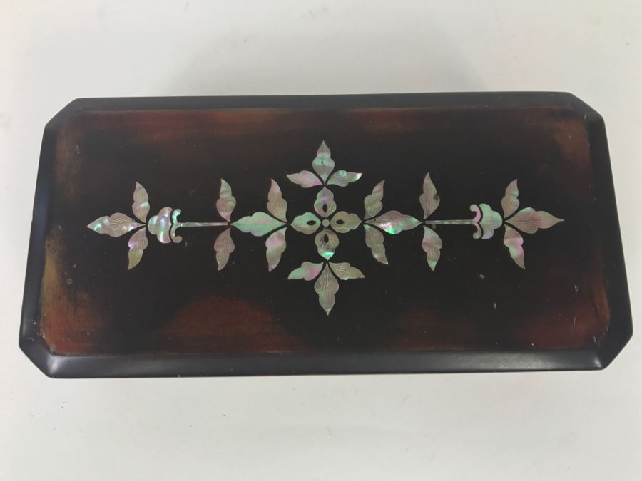 Japanese Made In Occupied Japan Maruni Lacquerware Box With Mother Of Pearl Inlay Filled With Sewing Supplies [Photo 8]