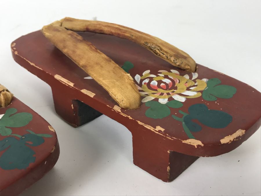Pair Of Hand Painted Wooden Japanese Sandals [Photo 7]