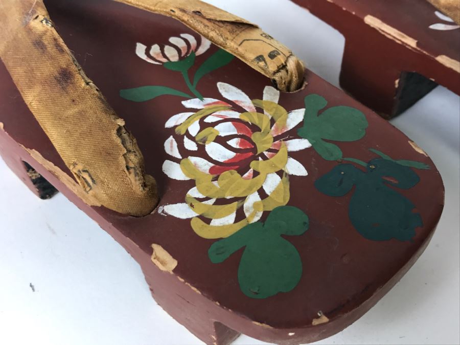 Pair Of Hand Painted Wooden Japanese Sandals [Photo 6]