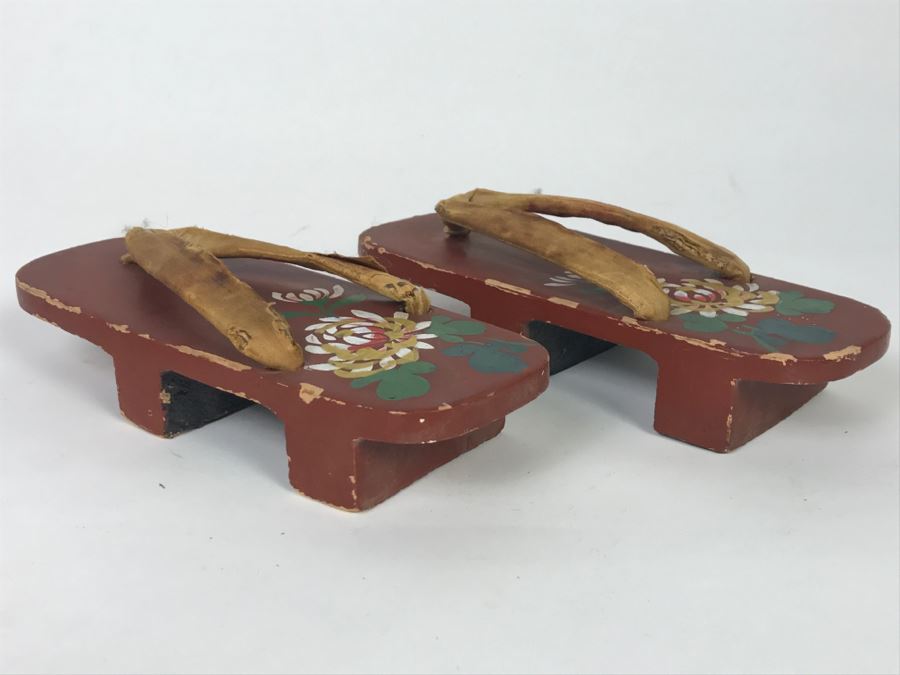 Pair Of Hand Painted Wooden Japanese Sandals [Photo 3]