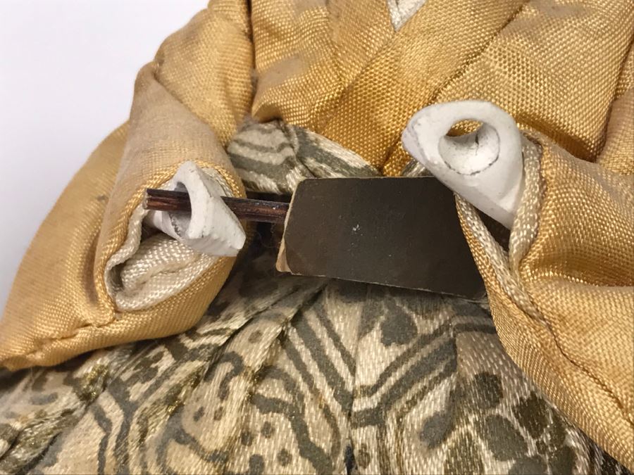 Pair Of Handmade Japanese Dolls [Photo 4]