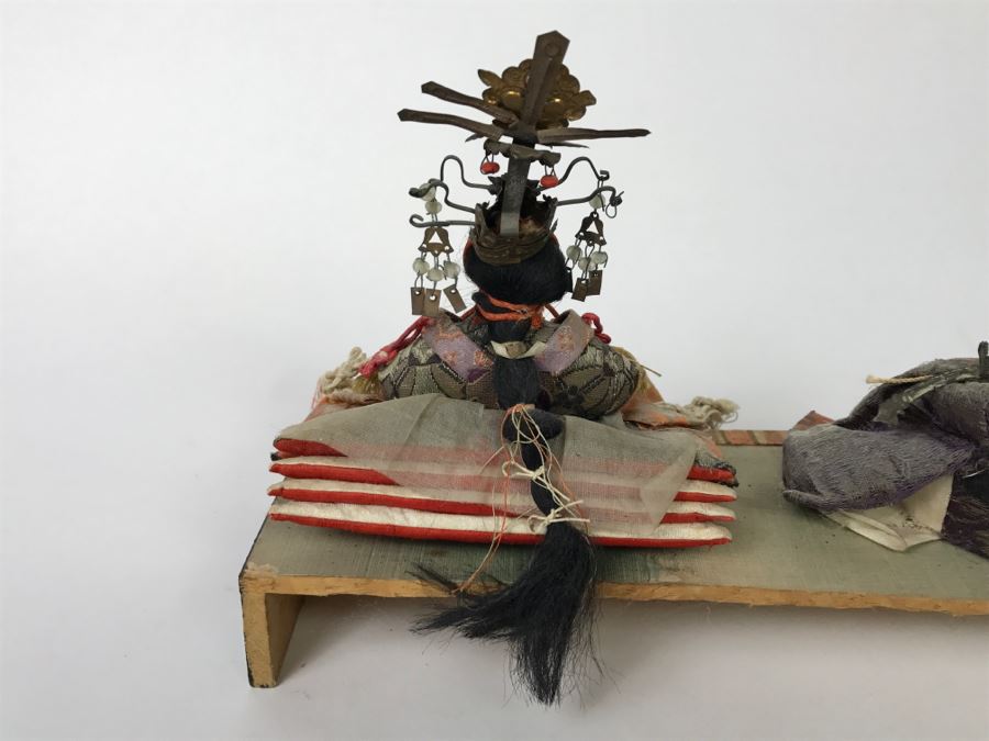 Pair Of Detailed Japanese Dolls On Stand [Photo 21]