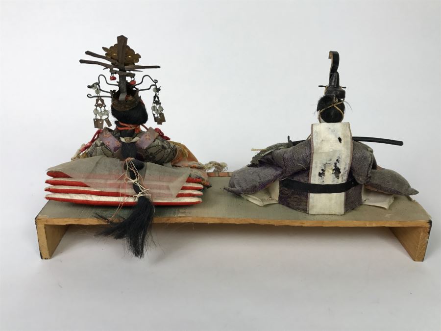 Pair Of Detailed Japanese Dolls On Stand [Photo 20]