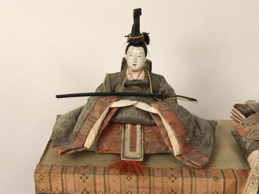 Pair Of Detailed Japanese Dolls On Stand [Photo 11]