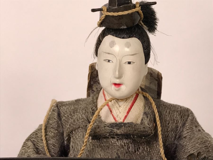 Pair Of Detailed Japanese Dolls On Stand [Photo 13]