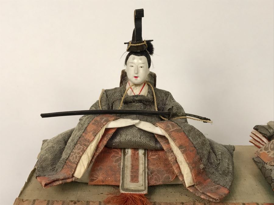 Pair Of Detailed Japanese Dolls On Stand [Photo 10]