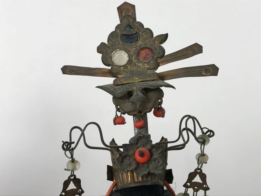 Pair Of Detailed Japanese Dolls On Stand [Photo 6]