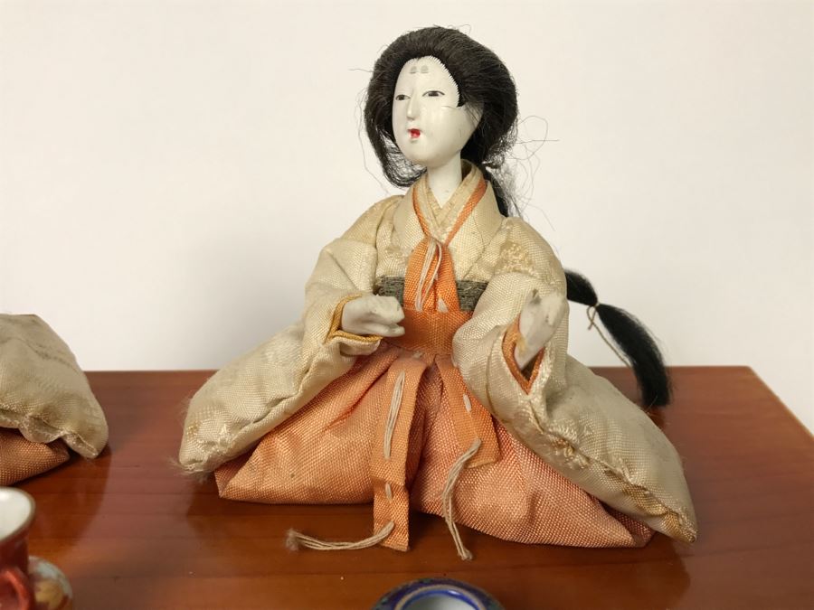 Pair Of Japanese Dolls On Stand With Signed Miniature Porcelain [Photo 5]
