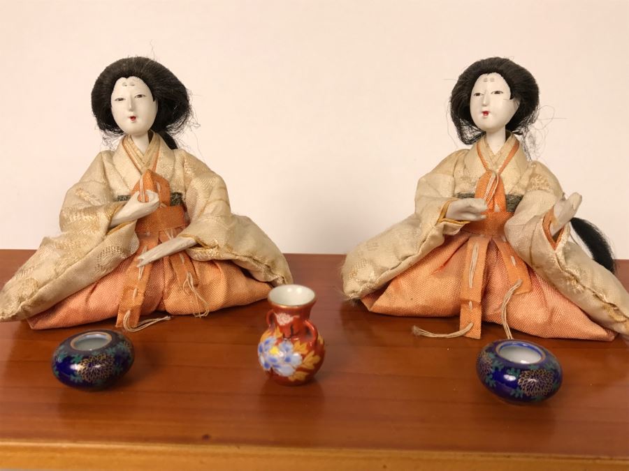 Pair Of Japanese Dolls On Stand With Signed Miniature Porcelain [Photo 4]