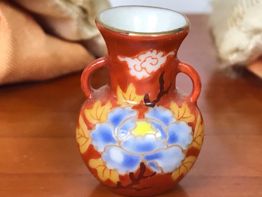 Pair Of Japanese Dolls On Stand With Signed Miniature Porcelain [Photo 12]