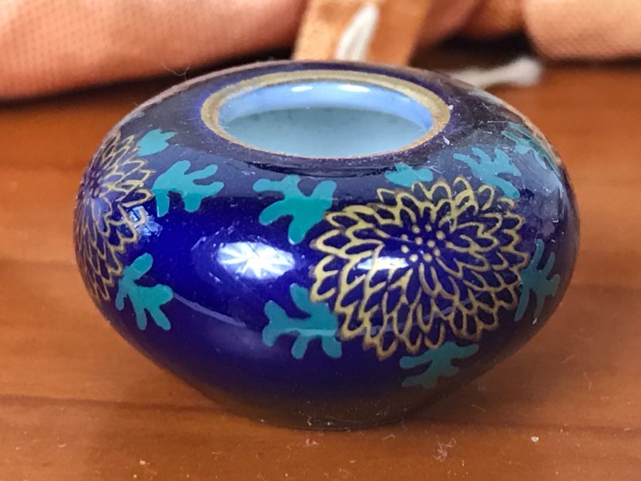 Pair Of Japanese Dolls On Stand With Signed Miniature Porcelain [Photo 10]