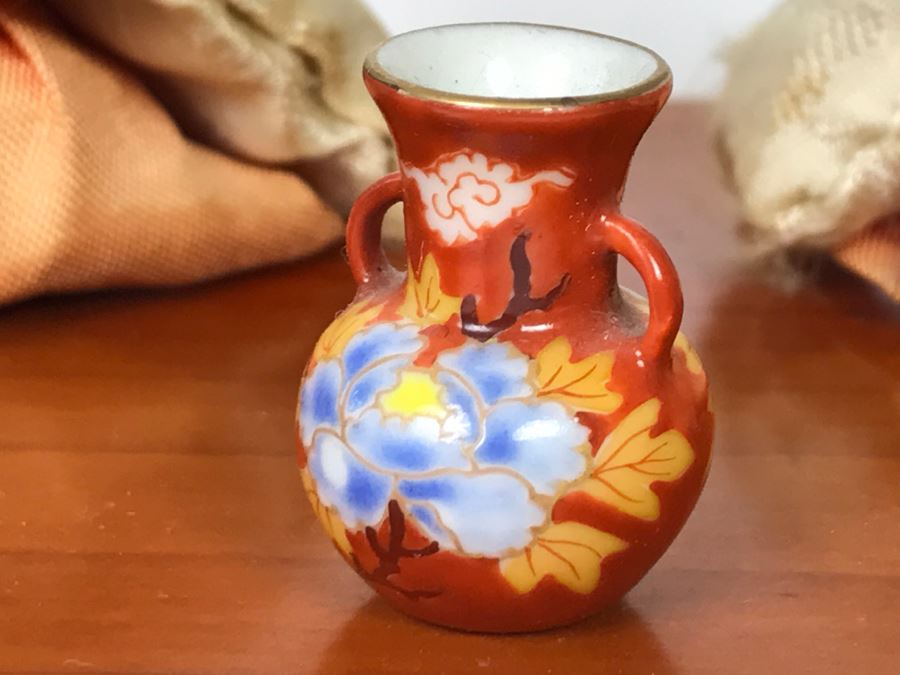 Pair Of Japanese Dolls On Stand With Signed Miniature Porcelain [Photo 11]
