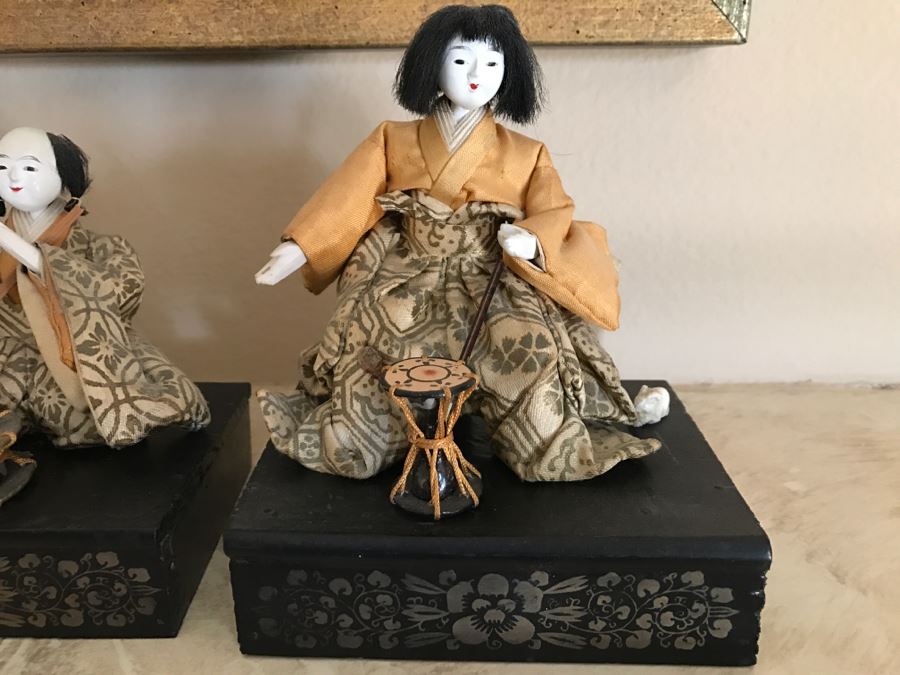 Set Of (4) Vintage Japanese Dolls On Wooden Stands [Photo 9]