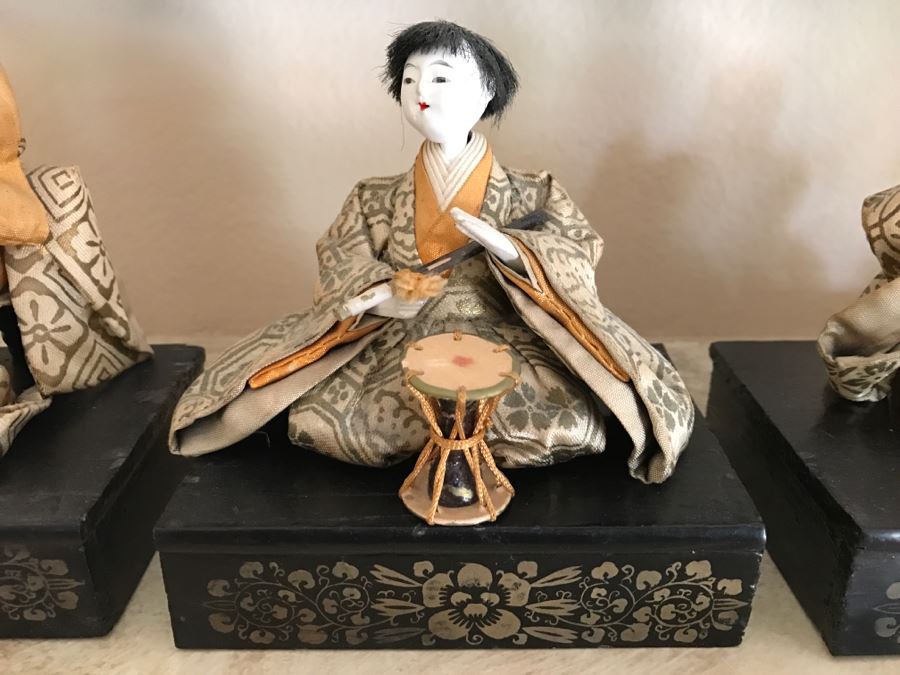 Set Of (4) Vintage Japanese Dolls On Wooden Stands [Photo 3]