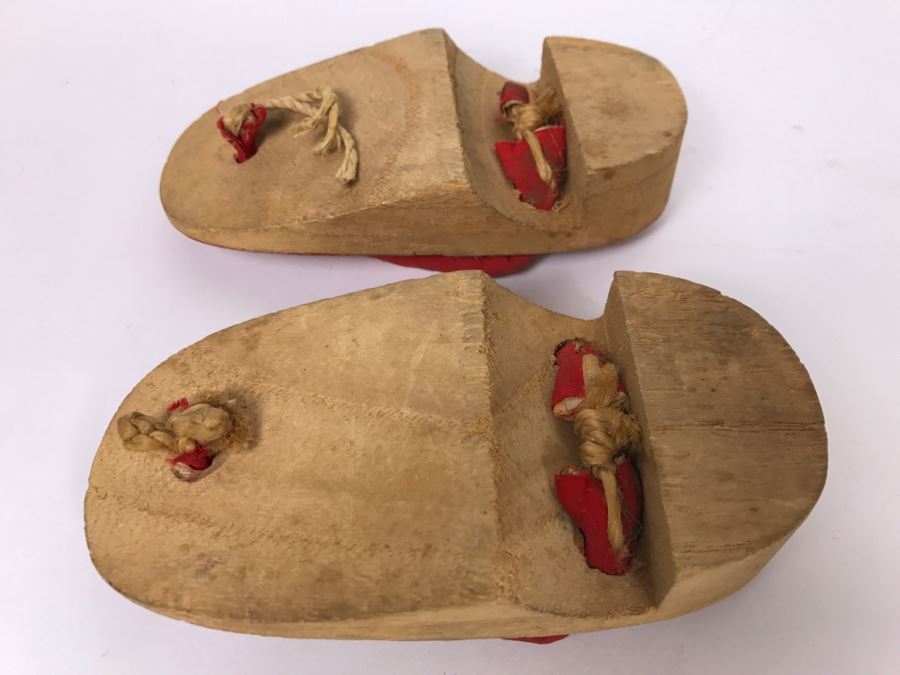 Vintage Japanese Hand Painted Wooden Mickey Mouse Sandals [Photo 7]