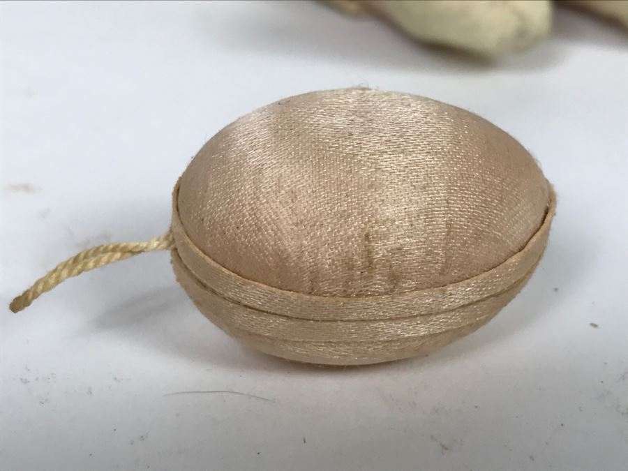 Vintage Lot Featuring Old Clown Doll, Vintage Fan, Vintage Playing Cards Case And Other Items [Photo 25]