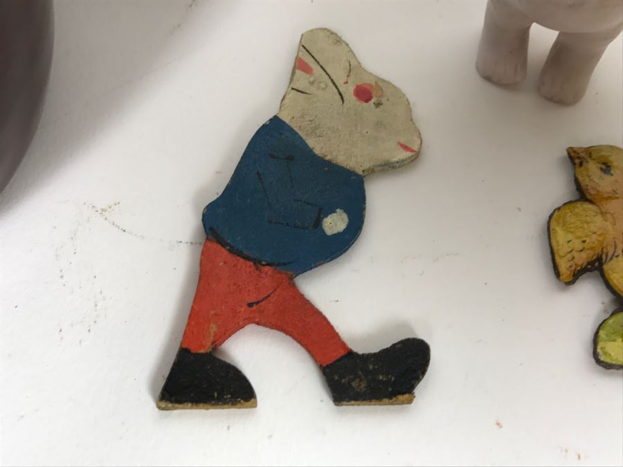 Vintage Lot Featuring Old Clown Doll, Vintage Fan, Vintage Playing Cards Case And Other Items [Photo 11]