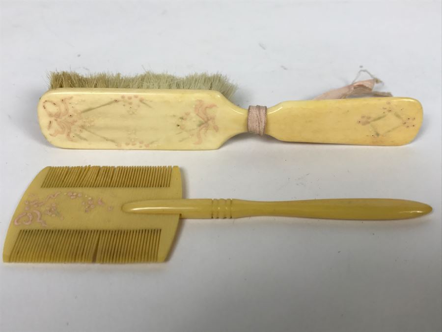 Vintage Girls Comb And Brush Set [Photo 1]