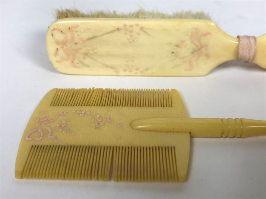 Vintage Girls Comb And Brush Set [Photo 4]