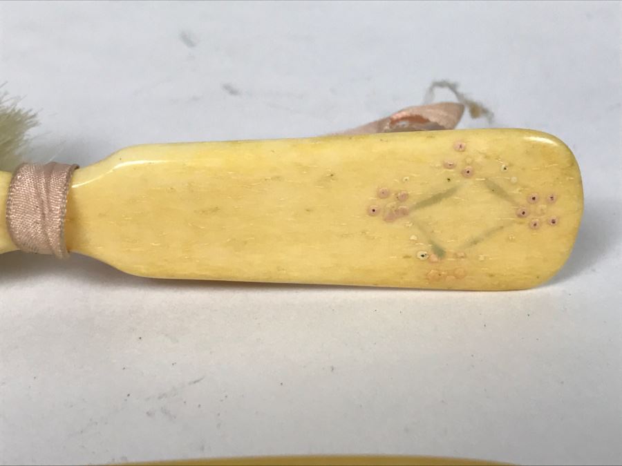 Vintage Girls Comb And Brush Set [Photo 6]