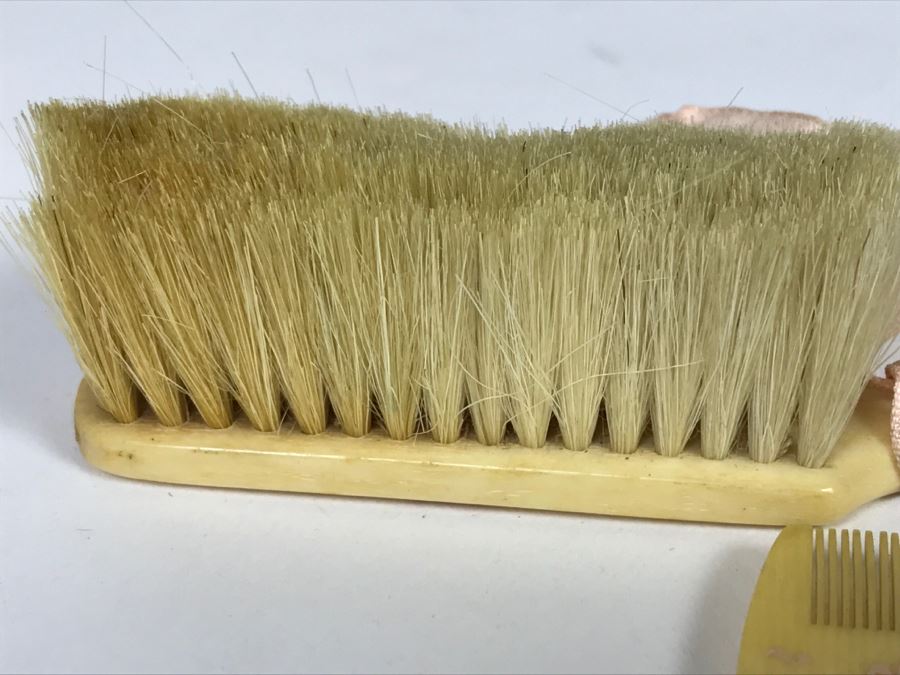 Vintage Girls Comb And Brush Set [Photo 9]