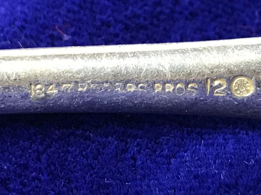 Wooden Silverware Box With (2) Separate Silverplate Flatware Patterns - 1847 Rogers Bros And Ekco Eterna Inverness Silver Plate [Photo 21]