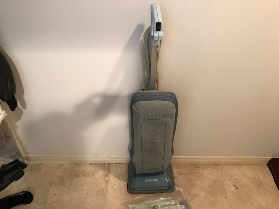 Oreck XL Upright Vacuum Cleaner With Extra Vacuum Bags [Photo 1]