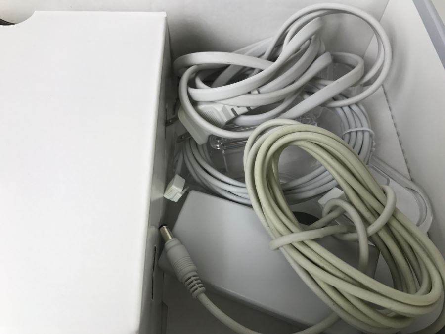 Apple AirPort Extreme Base Station 54 Mbps Wireless Networking [Photo 10]