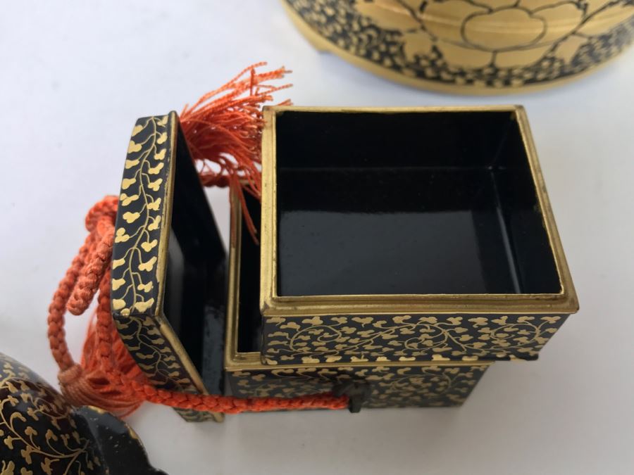 Collection Of Black And Gold Lacquerware Floral Motif [Photo 13]
