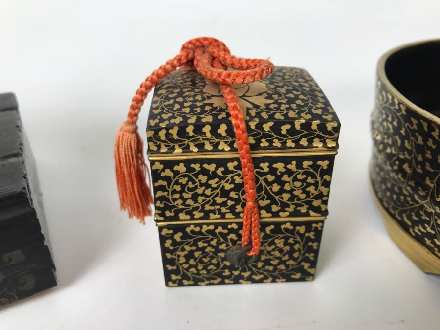 Collection Of Black And Gold Lacquerware Floral Motif [Photo 3]