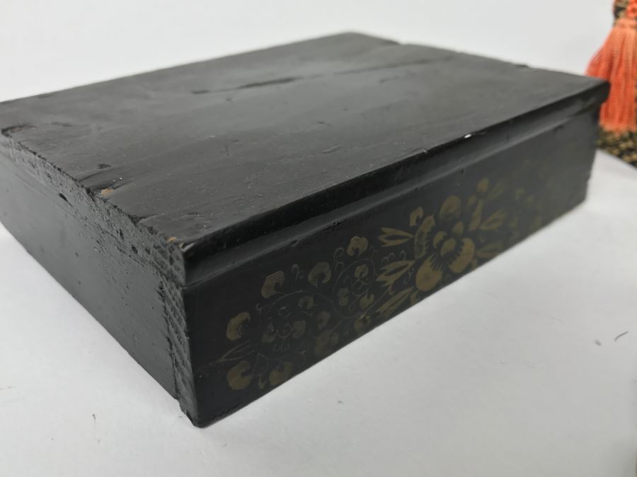Collection Of Black And Gold Lacquerware Floral Motif [Photo 12]