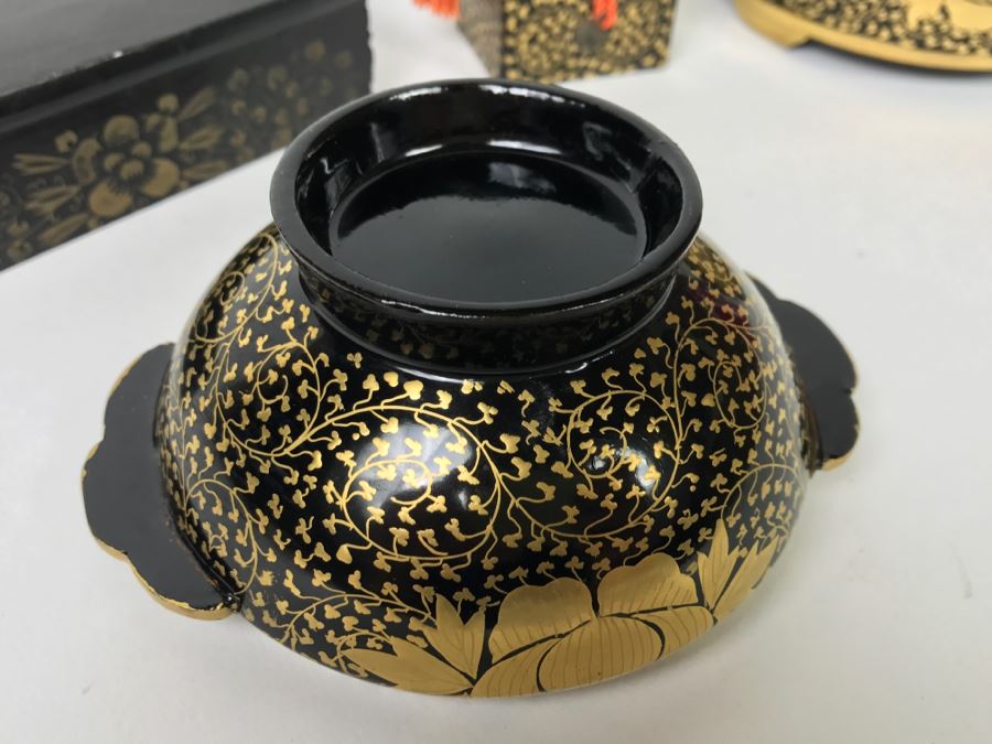 Collection Of Black And Gold Lacquerware Floral Motif [Photo 11]