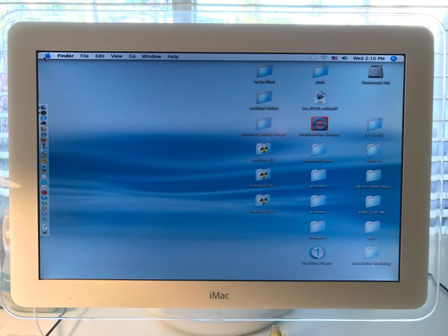 iMac G4 Mac Computer 'iLamp' Swivel Monitor With Keyboard, Speakers, And Imation Super Disk [Photo 13]