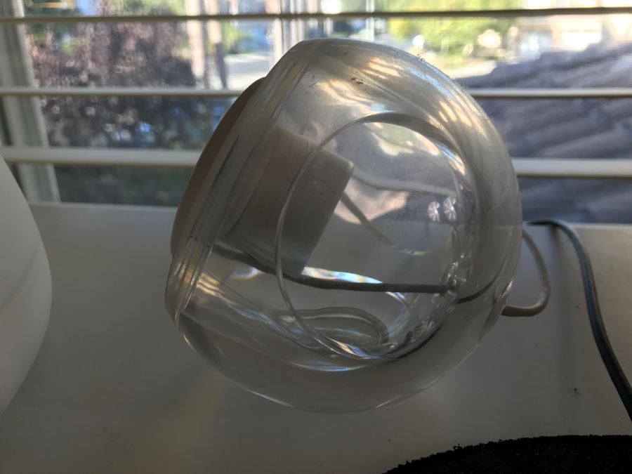 iMac G4 Mac Computer 'iLamp' Swivel Monitor With Keyboard, Speakers, And Imation Super Disk [Photo 8]