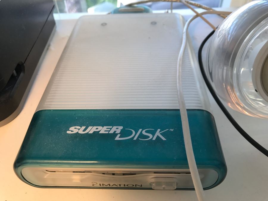 iMac G4 Mac Computer 'iLamp' Swivel Monitor With Keyboard, Speakers, And Imation Super Disk [Photo 10]