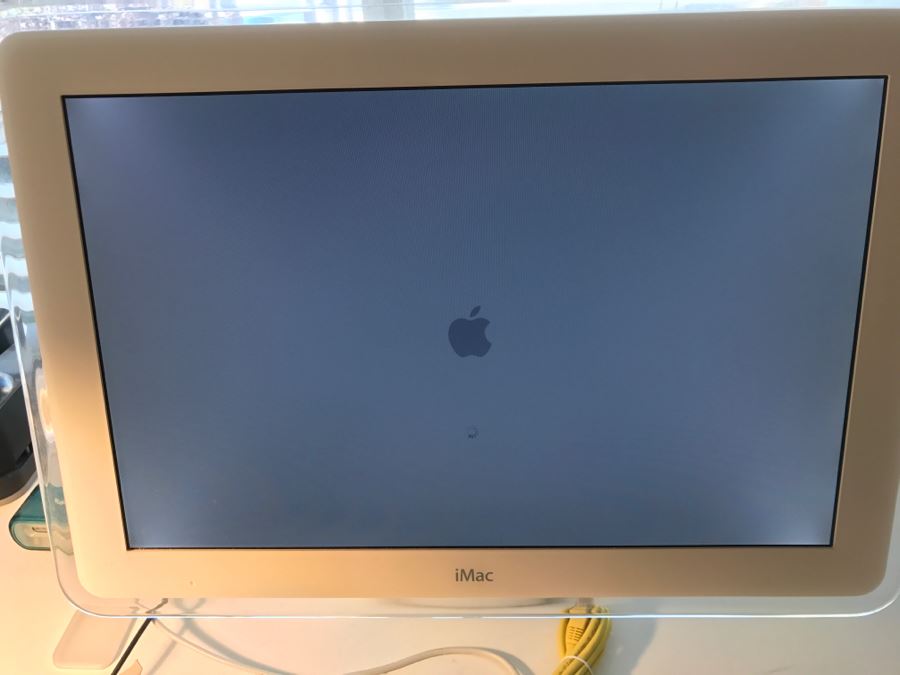 iMac G4 Mac Computer 'iLamp' Swivel Monitor With Keyboard, Speakers, And Imation Super Disk [Photo 14]