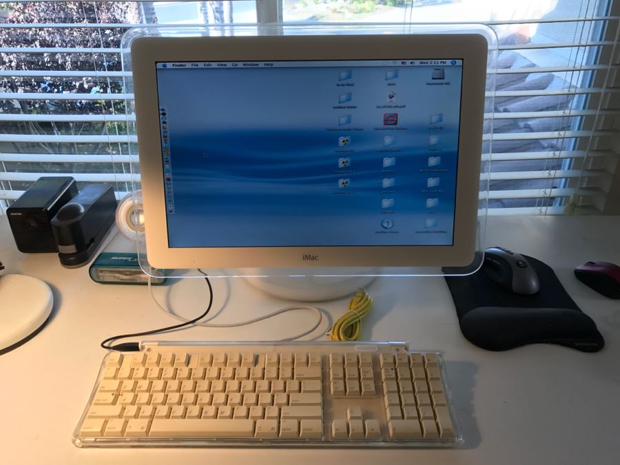 iMac G4 Mac Computer 'iLamp' Swivel Monitor With Keyboard, Speakers, And Imation Super Disk