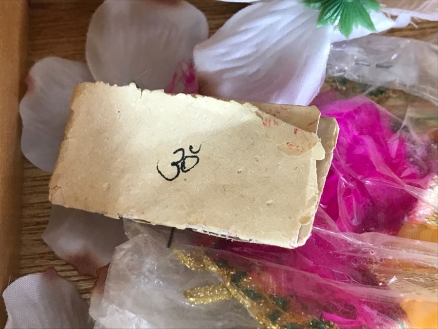 Wooden Buddha Buddhist Altar Cabinet With Various Items [Photo 5]