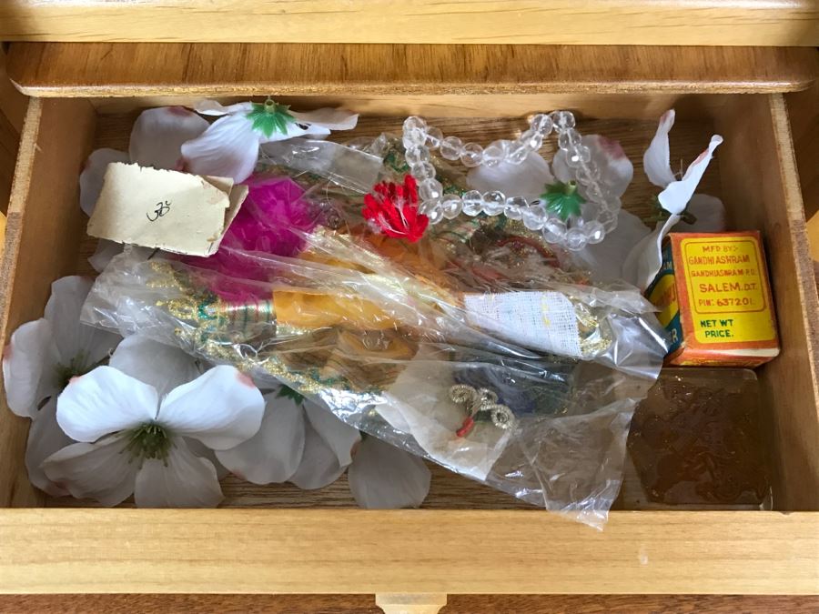 Wooden Buddha Buddhist Altar Cabinet With Various Items [Photo 4]