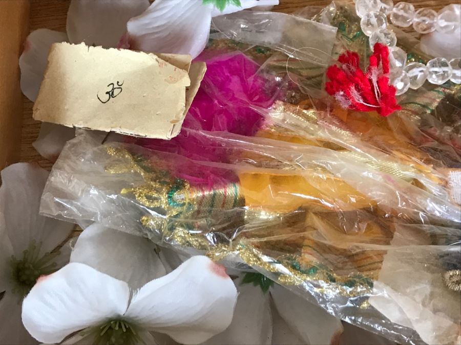 Wooden Buddha Buddhist Altar Cabinet With Various Items [Photo 6]