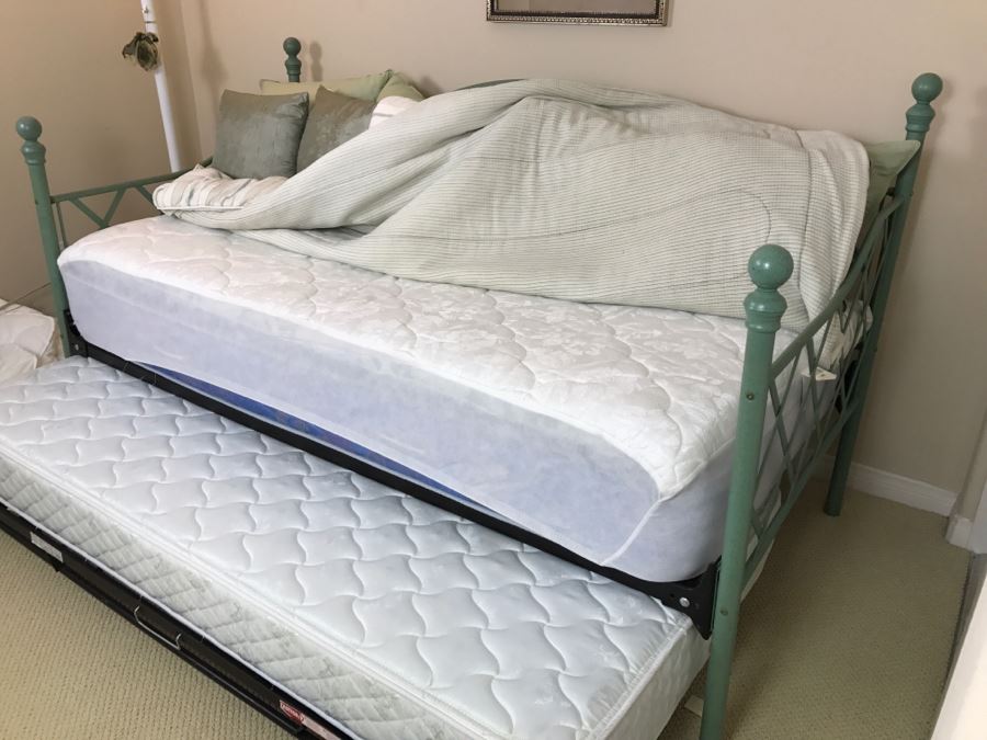 Metal Trundle Daybed Bed Marine Green Grape Vine Motif 77'W X 40'D [Photo 8]