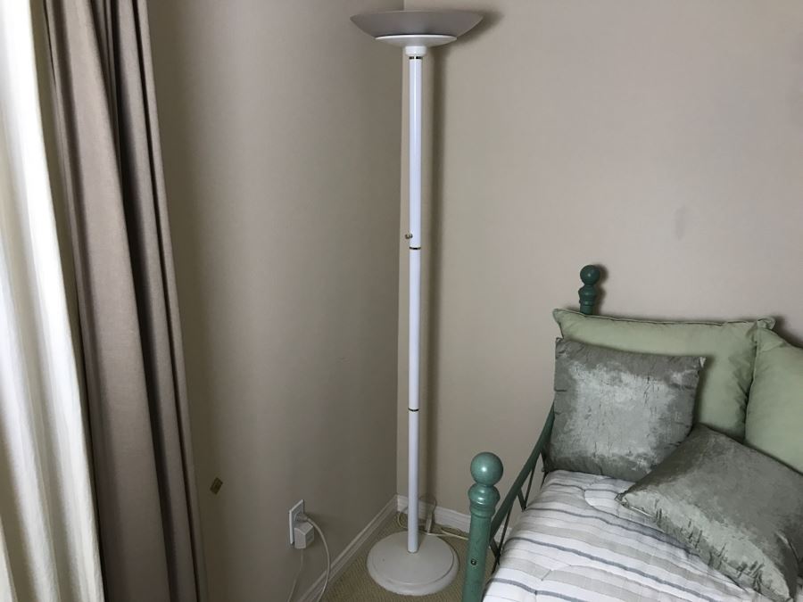 White Floor Lamp [Photo 4]