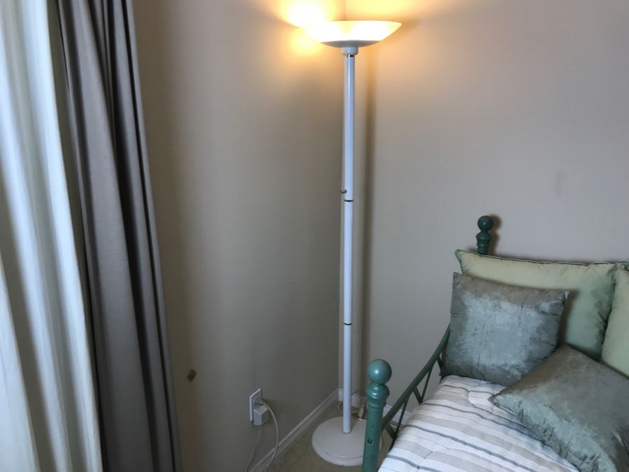 White Floor Lamp [Photo 1]