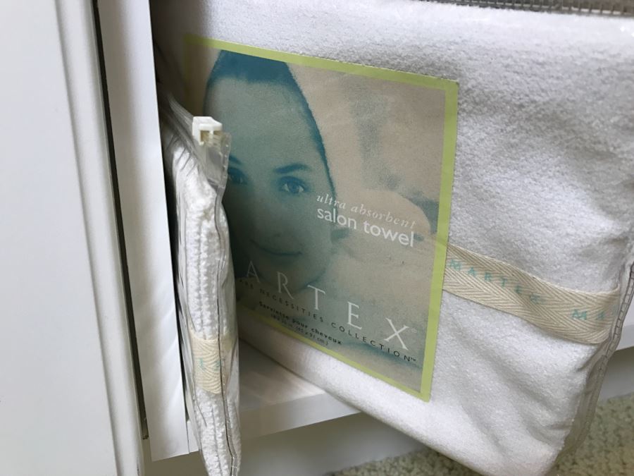 Lot Of Towels, Blankets, Linens, Elephant Tapestry - See Photos [Photo 15]