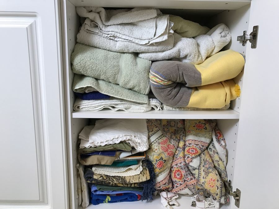 Lot Of Towels, Blankets, Linens, Elephant Tapestry - See Photos