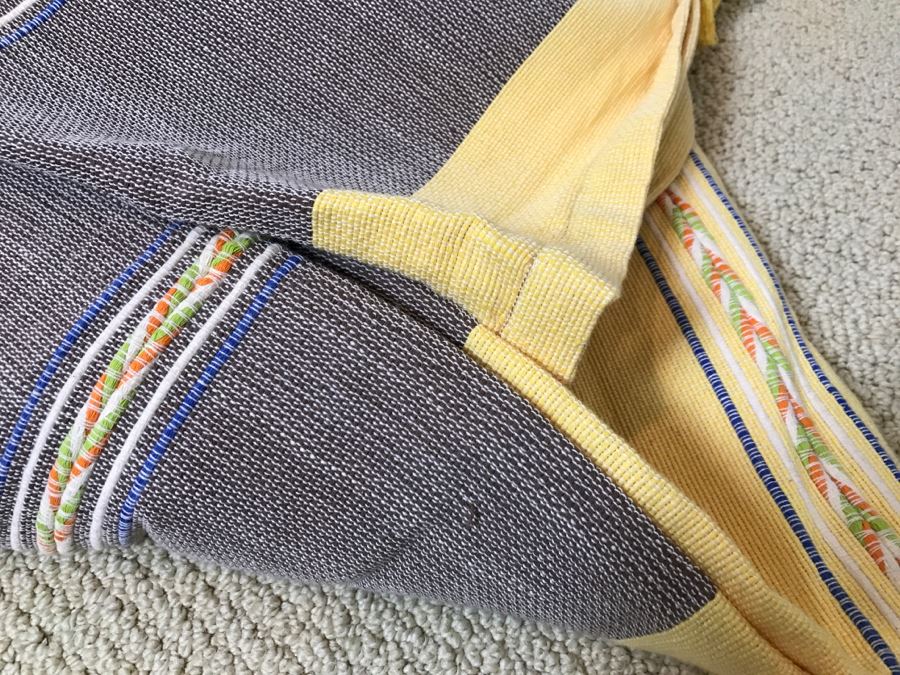 Lot Of Towels, Blankets, Linens, Elephant Tapestry - See Photos [Photo 19]