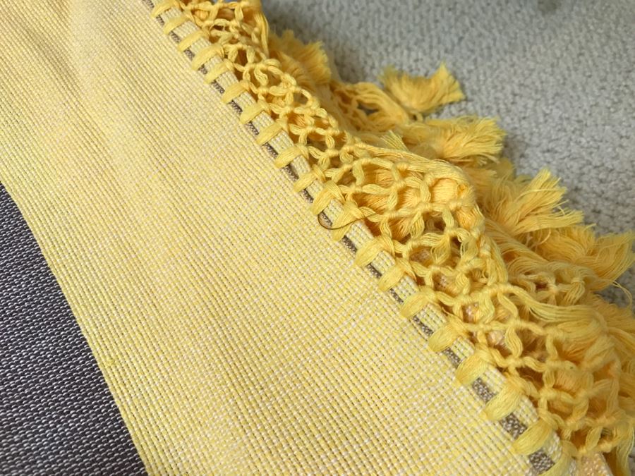 Lot Of Towels, Blankets, Linens, Elephant Tapestry - See Photos [Photo 20]