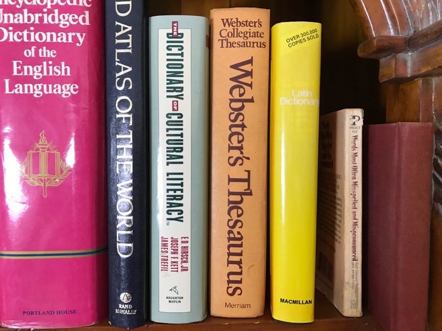 Book Lot With Dictionaries And Illustrated Atlas Of The World [Photo 2]