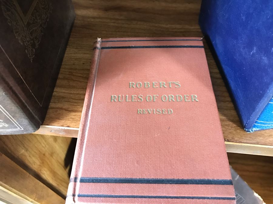 Complete Works Of Shakespeare Book, Classics Of Conservatism Heirloom Edition Books And Robert's Rules Of Order Revised Book [Photo 6]